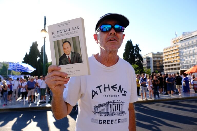 Tα ψέματα που λέμε για τη χούντα